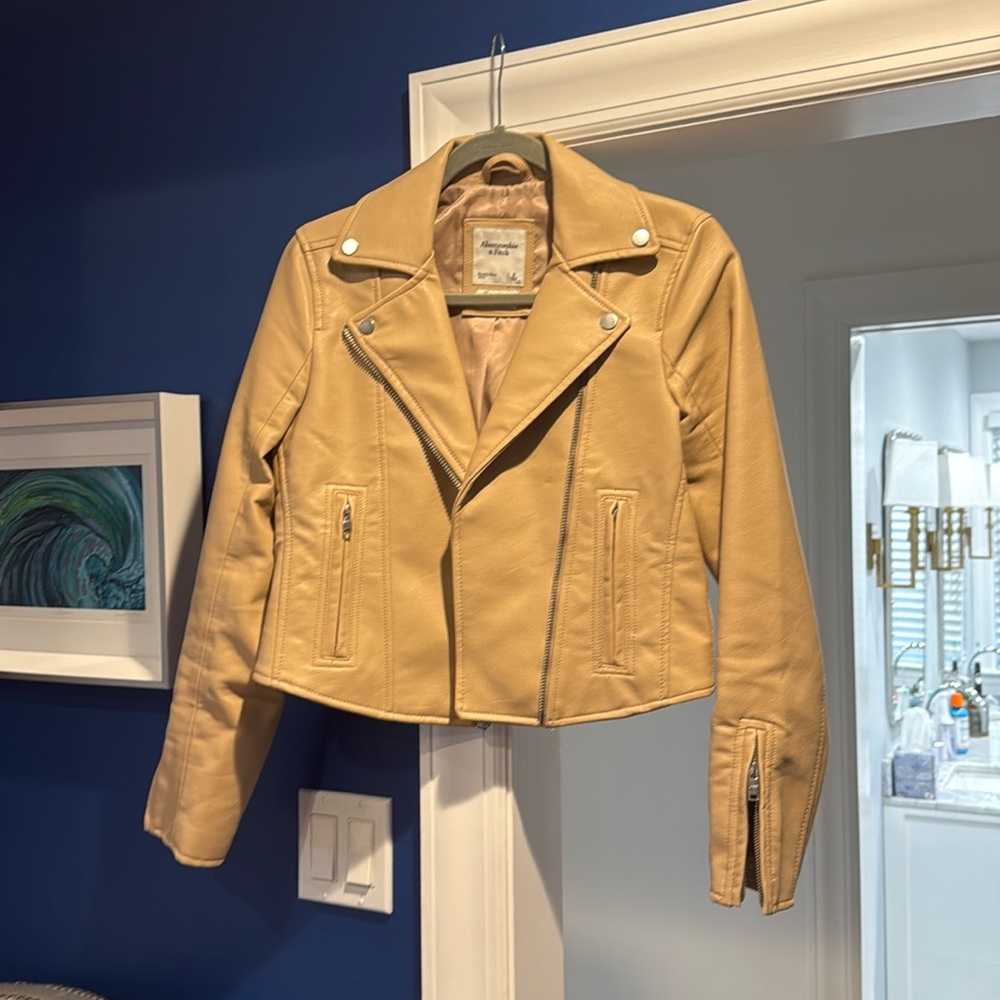 NWOT Abercrombie & Fitch vegan moto jacket S